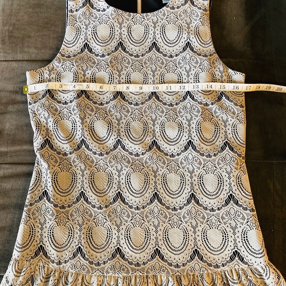DKNY Beige and black, laced dress - Picture 4 of 5